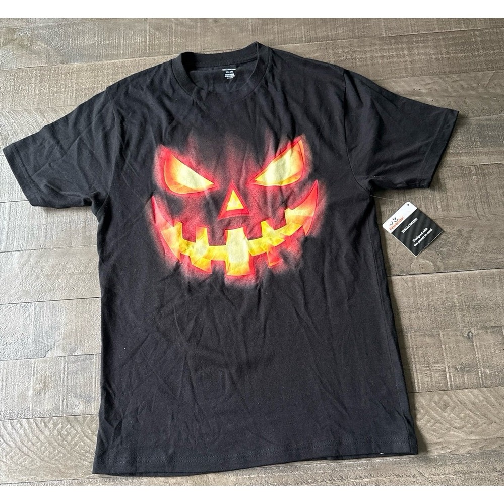 NWT Celebrate! Men's Black Evil Carved Pumpkin Tee Size S (34-36)